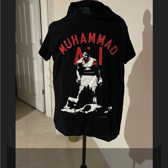 muhammed ali Other - NWT medium Muhammad Ali t shirt stretchy TS15